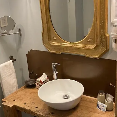 Couette-café Antique Maison 4*