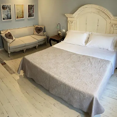 Couette-café Antique Maison 4*