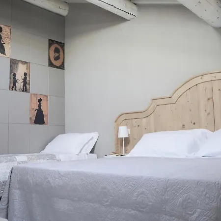 Couette-café Antique Maison 4*