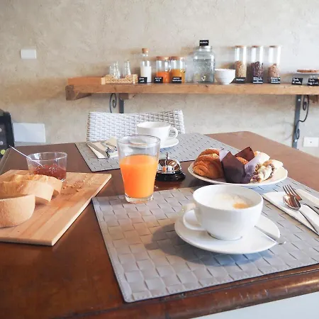 Antique Maison Couette-café 4*