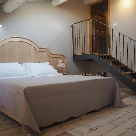 Couette-café Antique Maison 4*