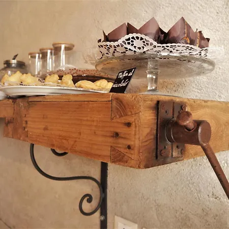 Antique Maison Couette-café 4*