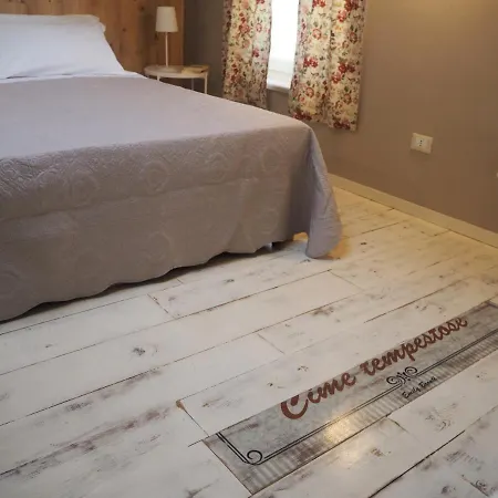 Antique Maison Couette-café 4*