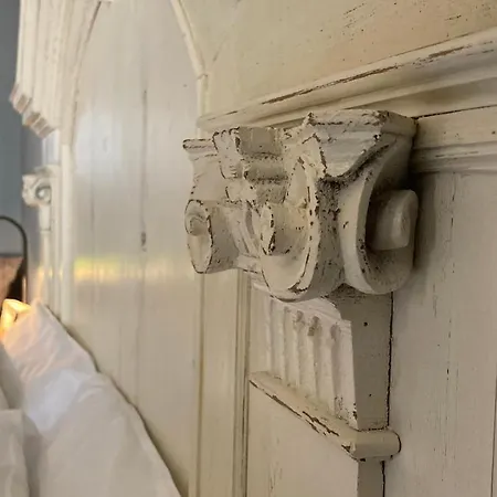 Antique Maison Bed & Breakfast