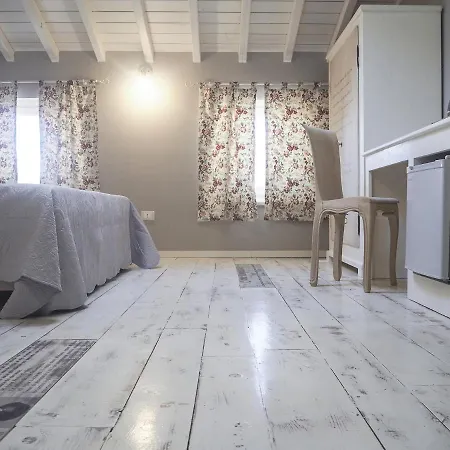 Antique Maison Bed and Breakfast